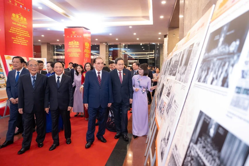 bao-phap-luat-tp-hcm-doat-giai-c-giai-dien-hong-lan-thu-4-1.jpg