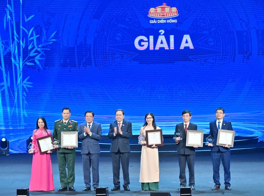 bao-phap-luat-tp-hcm-doat-giai-c-giai-dien-hong-lan-thu-4-3.jpg