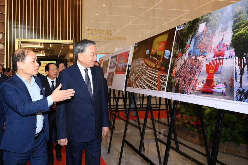 bo-truong-luong-tam-quang-nganh-cong-an-tap-trung-cung-co-vanh-dai-an-ninh-hang-rao-mem.jpg