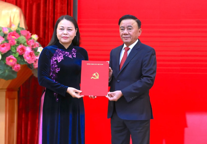 ba-nguyen-thi-thu-ha-lam-pho-chanh-van-phong-thuong-truc-van-phong-trung-uong-dang-4.jpg