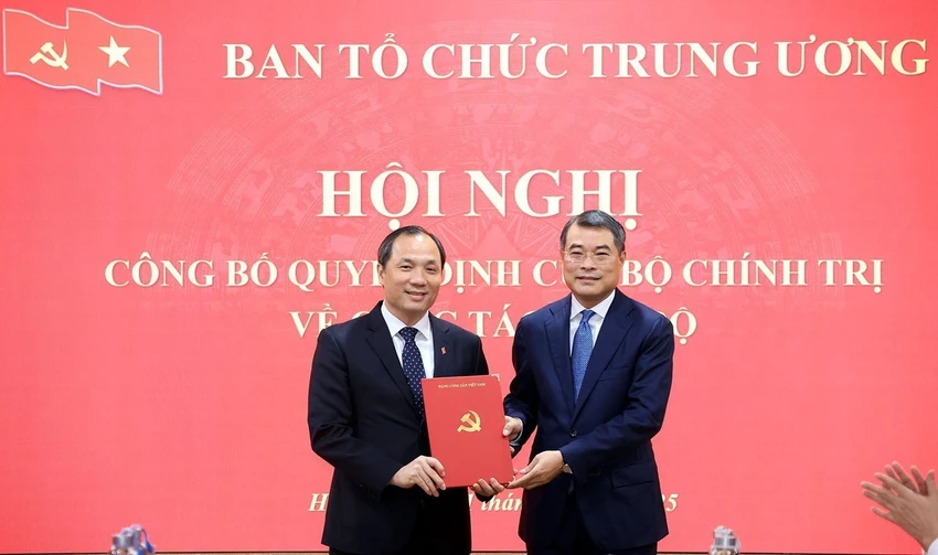 hoang-trung-dung-tong-bien-tap-tap-chi-cong-san-giu-chuc-pho-truong-ban-to-chuc-trung-uong.jpg