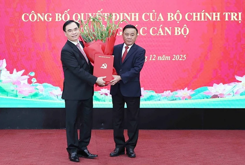 ong-duong-trung-y-giu-chuc-tong-bien-tap-tap-chi-cong-san-7.jpg