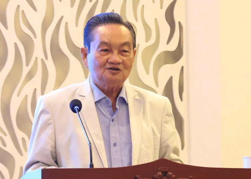ts-tran-du-lich-qua-bong-da-ve-chan-tp-hcm-gio-phai-sut-vao-luoi.jpg