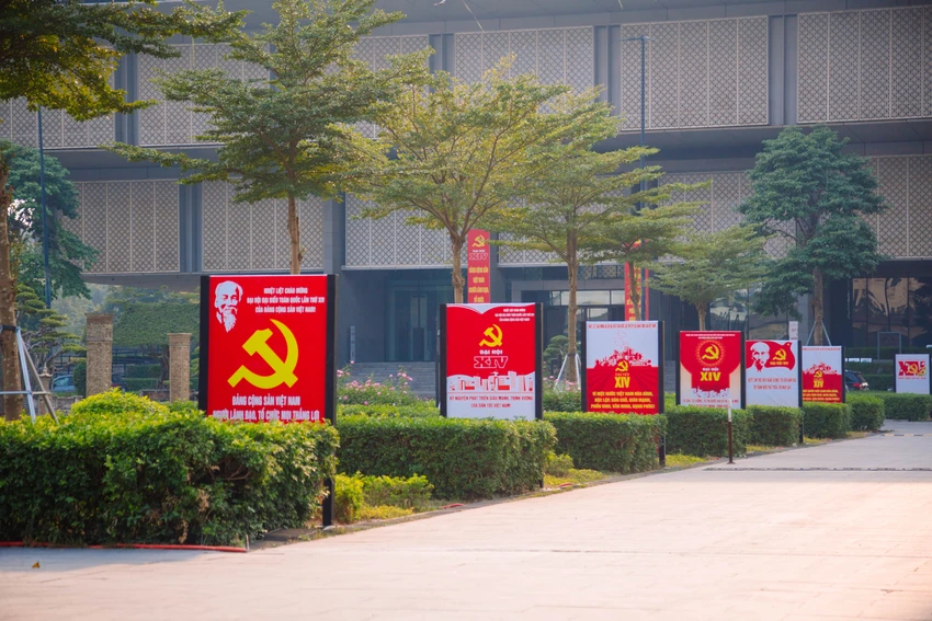 thuong-truc-ban-bi-thu-chu-tri-tong-duyet-cong-tac-to-chuc-phuc-vu-dai-hoi-xiv-cua-dang-thuy-hang.jpg