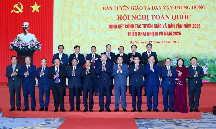 khoi-day-tinh-than-yeu-nuoc-y-chi-quyet-tam-thuc-hien-thang-loi-muc-tieu-chien-luoc-trong-ky-nguyen-moi-tuyen-giao.082.jpg