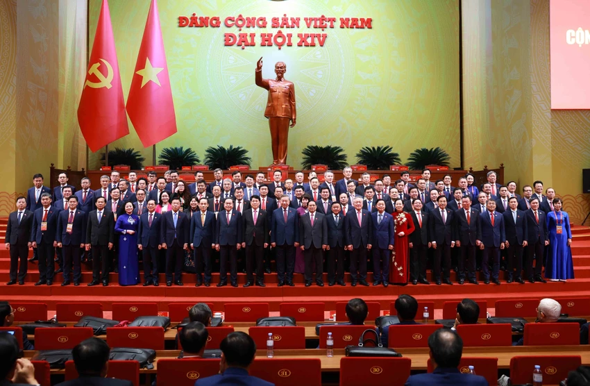 bau-doan-chu-tich-dai-hoi-xiv-gom-16-uy-vien-bo-chinh-tri.jpg