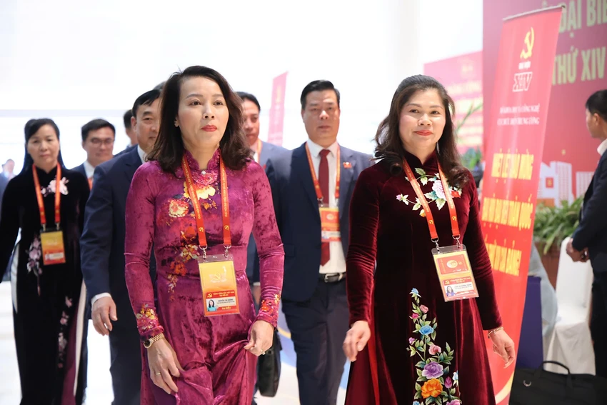 tap-the-ban-chap-hanh-trung-uong-bo-chinh-tri-ban-bi-thu-khoa-xiii-co-nhieu-doi-moi-trong-lanh-dao-chi-dao-le-thoa.jpg