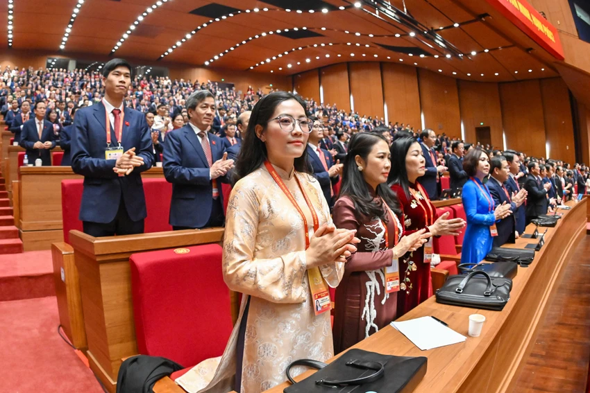 vinh-quang-doi-doi-thuoc-ve-nhan-dan-viet-nam-anh-hung-5.jpg