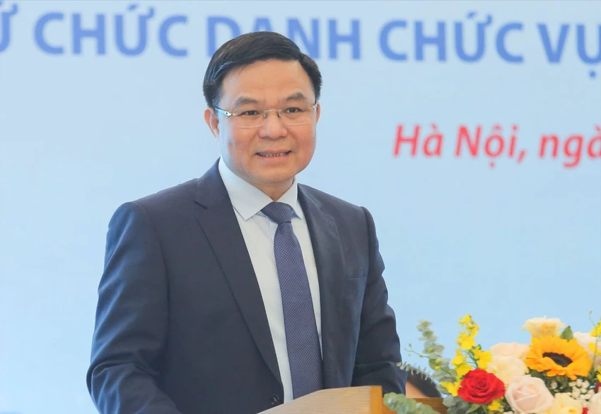 ong-le-manh-hung-quyen-bo-truong-bo-cong-thuong-nhan-them-nhiem-vu-moi.jpg