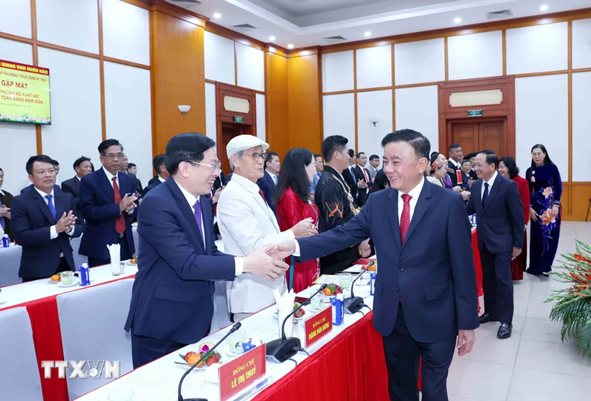 96-bi-thu-chi-bo-xuat-sac-thanh-lap-dang-1.jpg