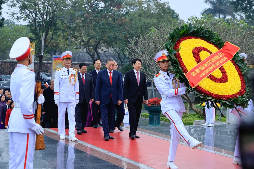 lanh-dao-dang-nha-nuoc-vao-lang-vieng-chu-tich-ho-chi-minh-nhan-96-nam-ngay-thanh-lap-dang-vgp-5.jpg