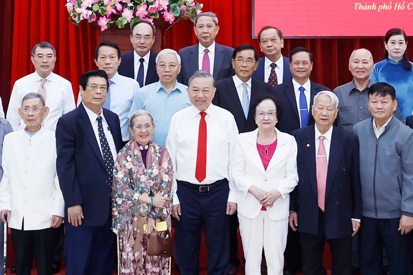 tong-bi-thu-to-lam-gap-mat-cac-nguyen-uy-vien-trung-uong-dang-khu-vuc-phia-nam-1.jpg