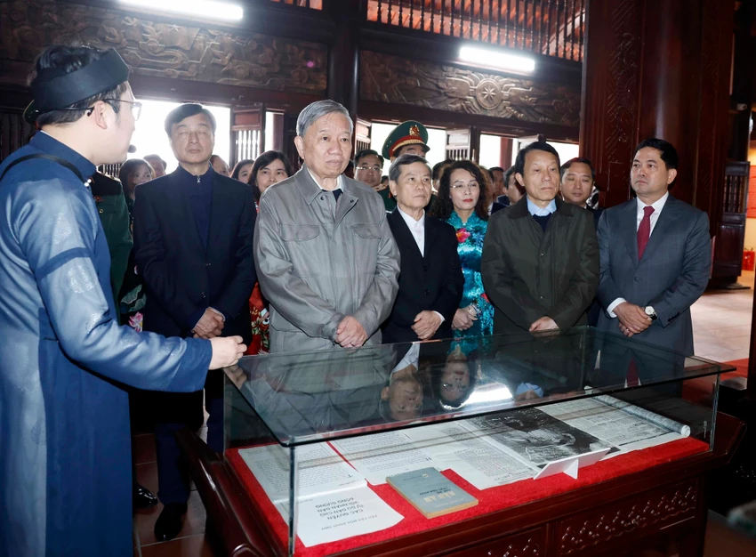 tong-bi-thu-to-lam-dang-huong-tuong-niem-cac-lanh-dao-tien-boi-cua-dang-o-hung-yen-bac-ninh-10.jpg