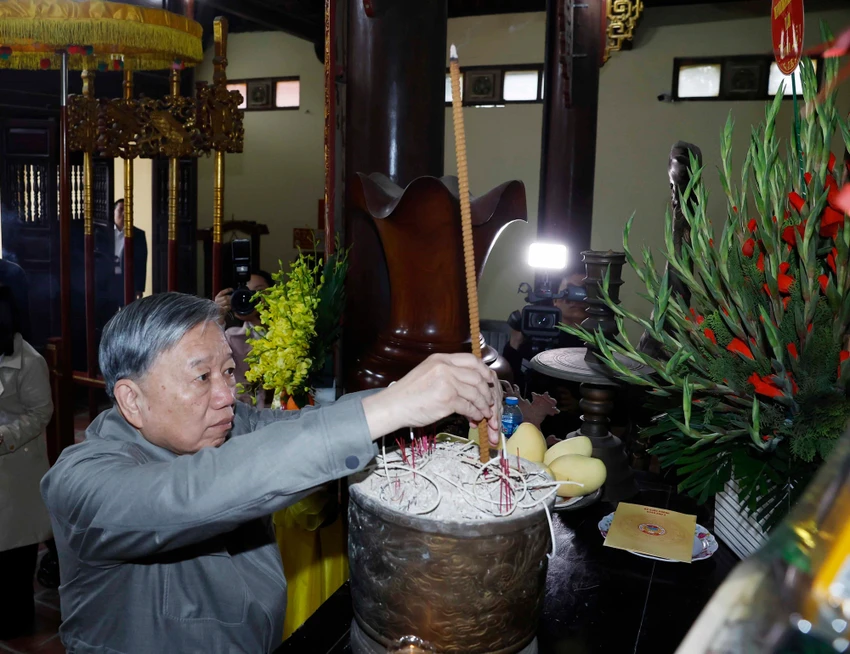 tong-bi-thu-to-lam-dang-huong-tuong-niem-cac-lanh-dao-tien-boi-cua-dang-o-hung-yen-bac-ninh-7.jpg