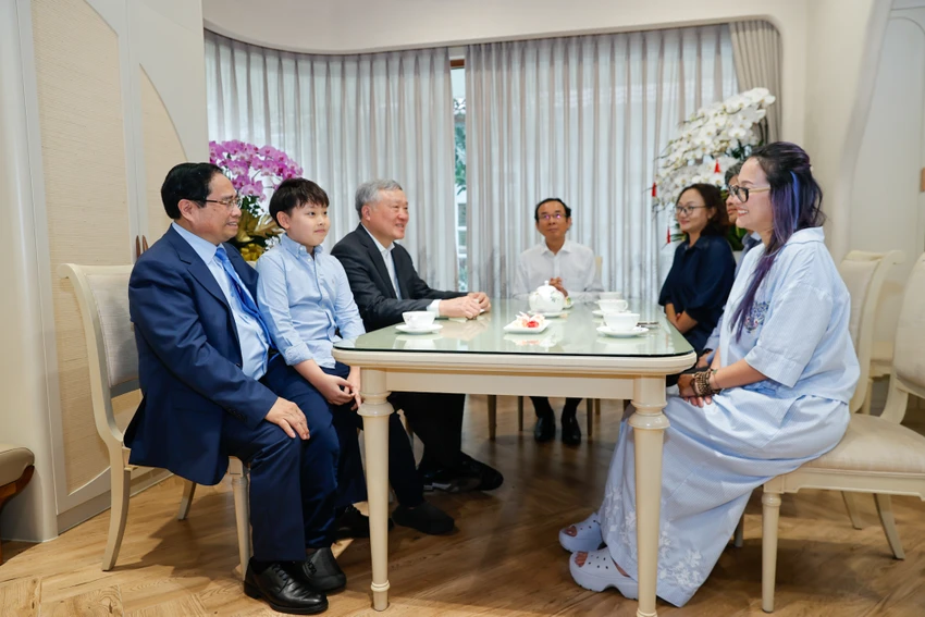 thu-tuong-pham-minh-chinh-dang-huong-cac-co-lanh-dao-va-tham-chuc-tet-nguyen-lanh-dao-dang-nha-nuoc-2.jpg