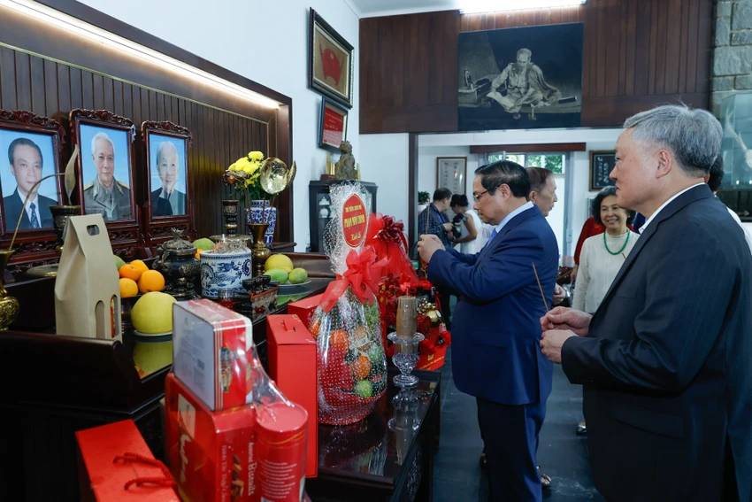 thu-tuong-pham-minh-chinh-dang-huong-cac-co-lanh-dao-va-tham-chuc-tet-nguyen-lanh-dao-dang-nha-nuoc-3.jpg