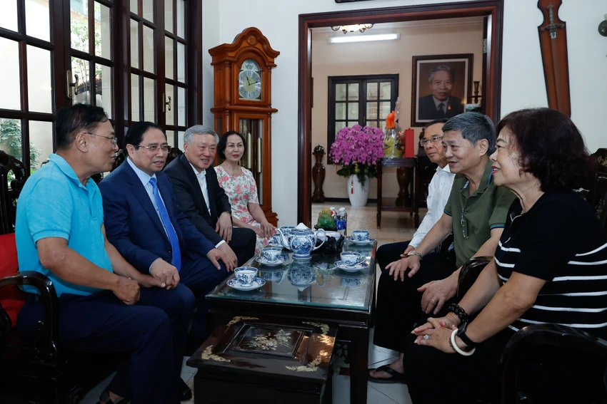 thu-tuong-pham-minh-chinh-dang-huong-cac-co-lanh-dao-va-tham-chuc-tet-nguyen-lanh-dao-dang-nha-nuoc-7.jpg