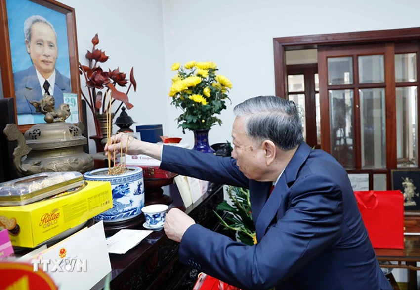 tong-bi-thu-dang-huong-tuong-niem-nhan-120-nam-ngay-sinh-thu-tuong-pham-van-dong-1.jpg