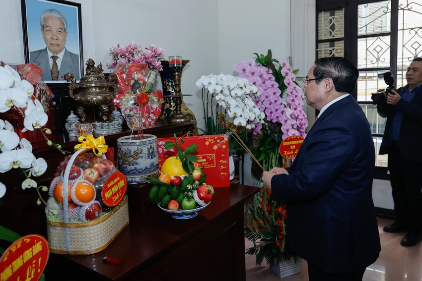 thu-tuong-pham-minh-chinh-tham-chuc-tet-nguyen-tong-bi-thu-nong-duc-manh-va-dang-huong-tuong-nho-cac-co-lanh-dao-3.jpg