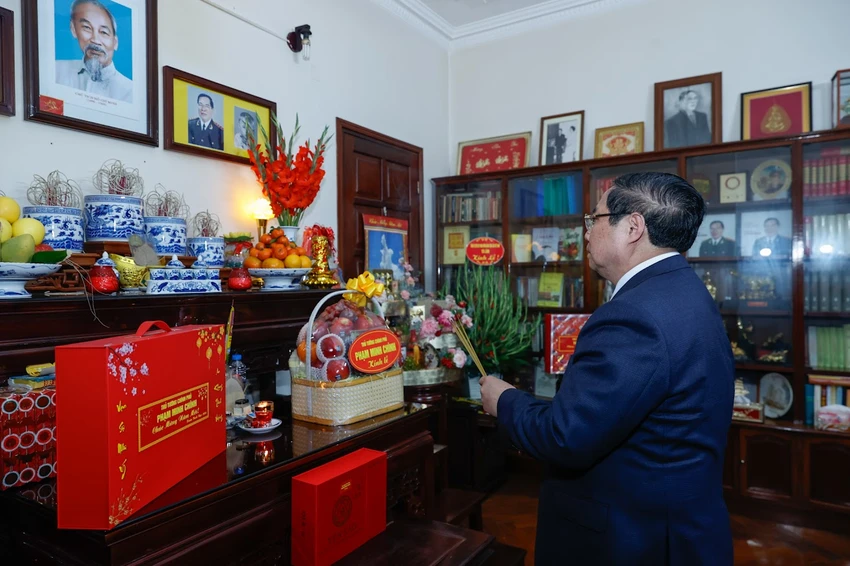thu-tuong-pham-minh-chinh-tham-chuc-tet-nguyen-tong-bi-thu-nong-duc-manh-va-dang-huong-tuong-nho-cac-co-lanh-dao-4.jpg
