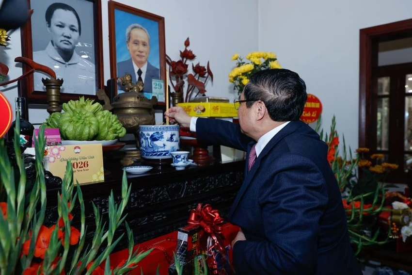 thu-tuong-pham-minh-chinh-tham-chuc-tet-nguyen-tong-bi-thu-nong-duc-manh-va-dang-huong-tuong-nho-cac-co-lanh-dao-8.jpg