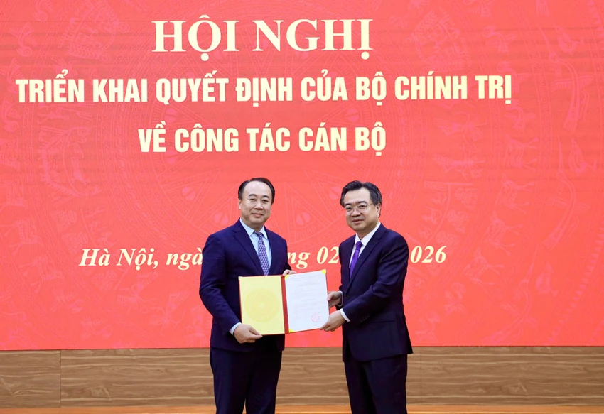 bo-chinh-tri-dieu-dong-bo-nhiem-ong-nguyen-kim-son-va-nguyen-sy-hiep-lam-pho-truong-ban-chinh-sach-chien-luoc-trung-uong-2.jpg