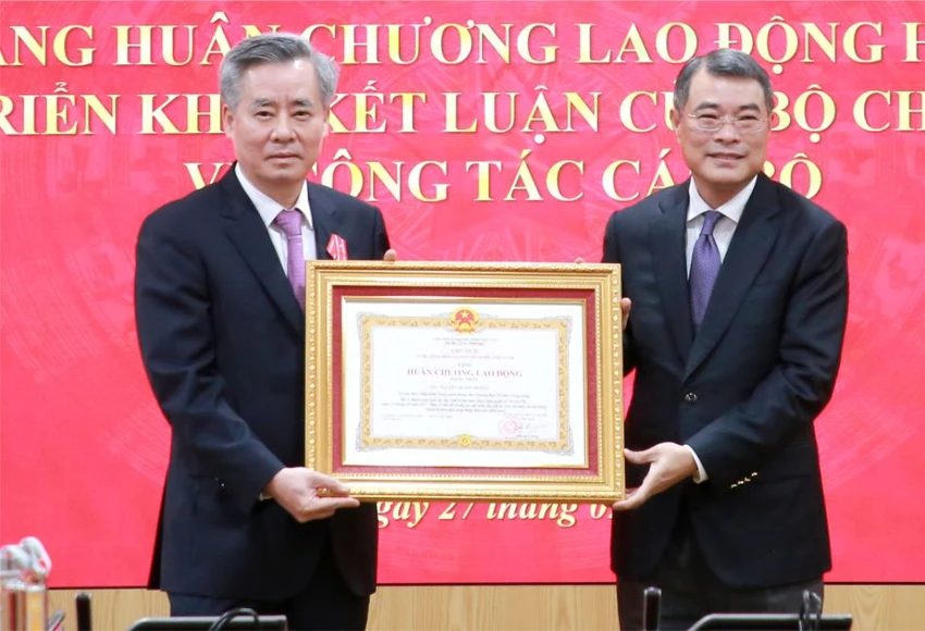 hai-pho-ban-to-chuc-trung-uong-nghi-cong-tac-1.png