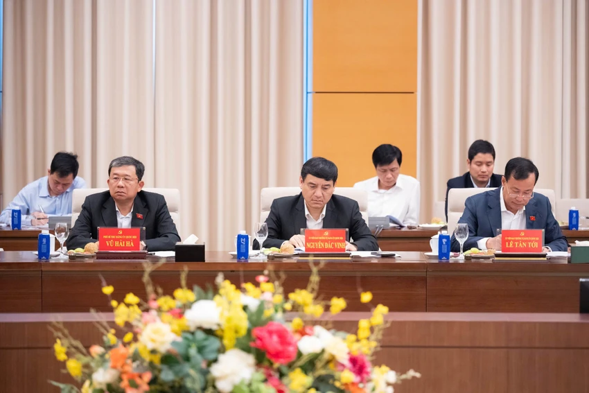 tong-bi-thu-chu-tri-cong-bo-quyet-dinh-kiem-tra-giam-sat-voi-ban-thuong-vu-dang-uy-quoc-hoi-2.jpg