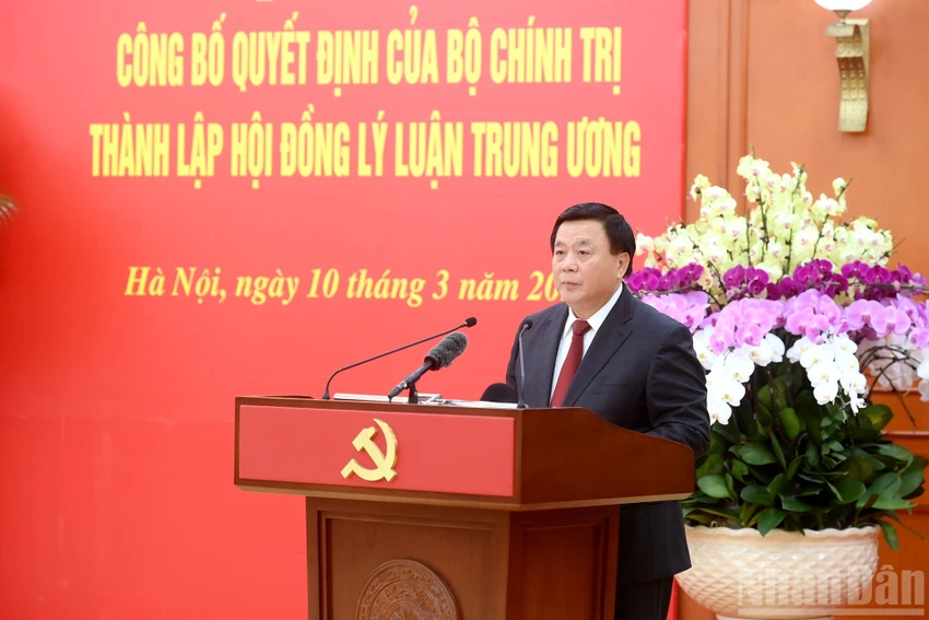 ong-nguyen-xuan-thang-lam-chu-tich-hoi-dong-ly-luan-trung-uong-nhiem-ky-moi-2.jpg