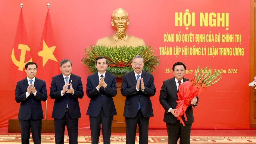 ong-nguyen-xuan-thang-lam-chu-tich-hoi-dong-ly-luan-trung-uong-nhiem-ky-moi.jpg