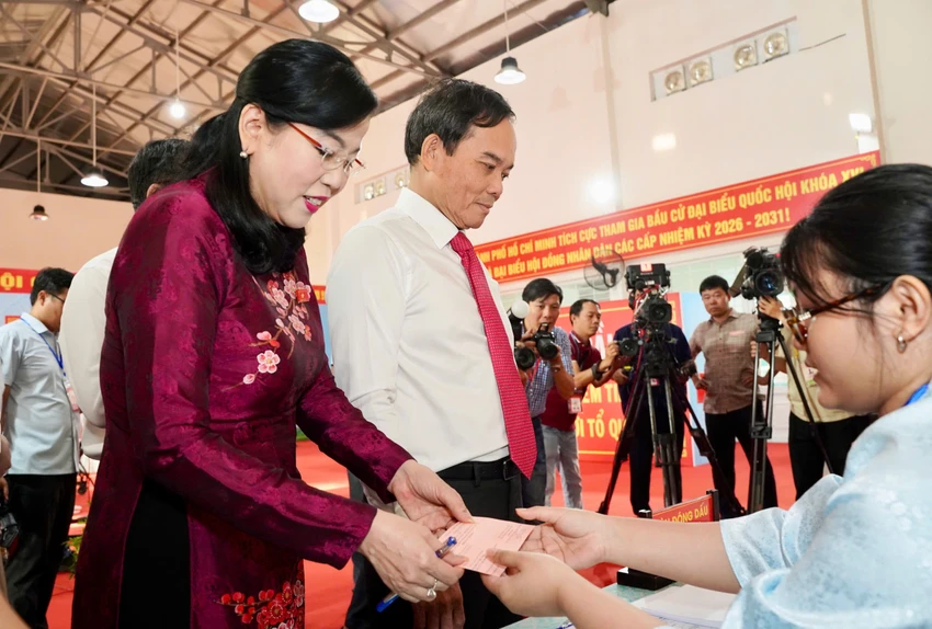 bau-cu-hoc-mon-thuan-va.jpg