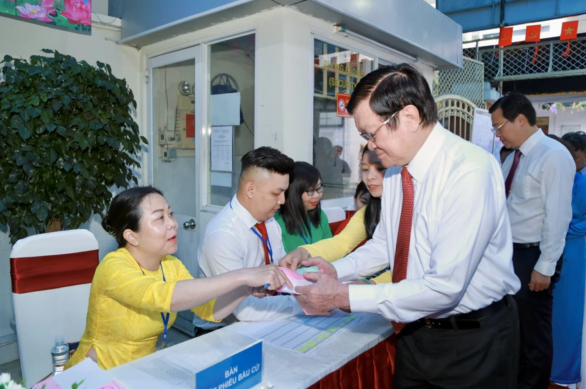 nguyen-minh-triet-tan-dinh-3.jpg