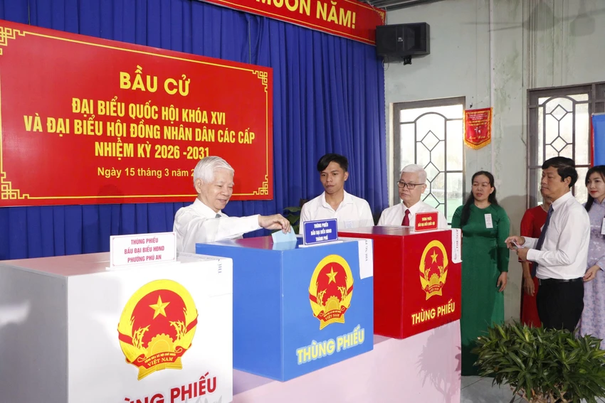 nguyen-minh-triet-vo-van-minh.jpg