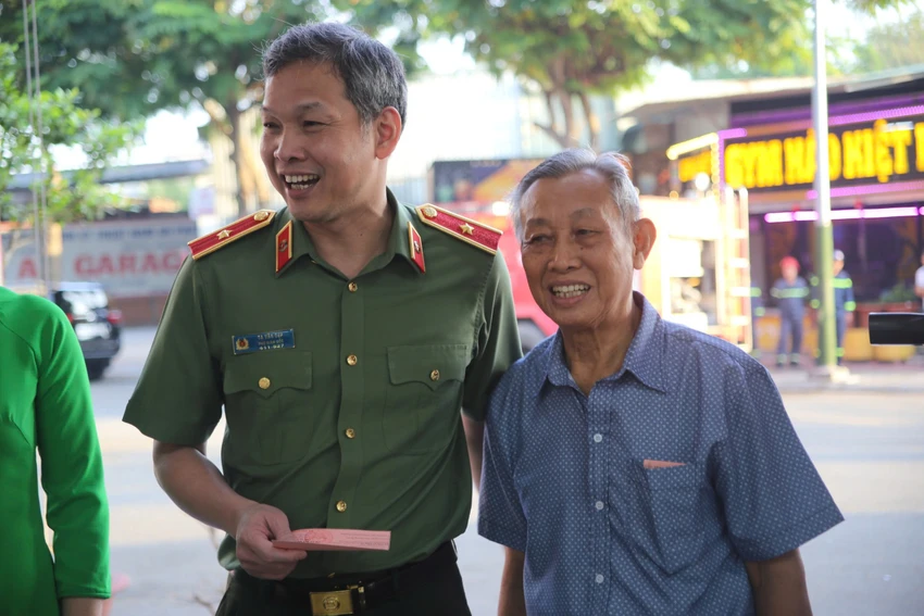 ta-van-dep-pham-hai.jpg