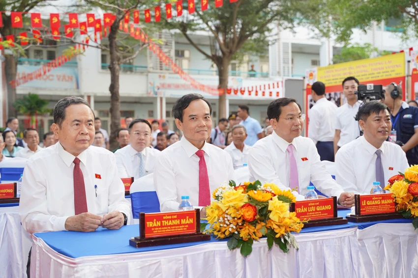 thuan-van-bi-thu-quang-chu-tich-quoc-hoi-4.jpg