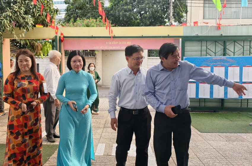 thy-nhung-phu-nhuan-nguyen-manh-cuong.jpg
