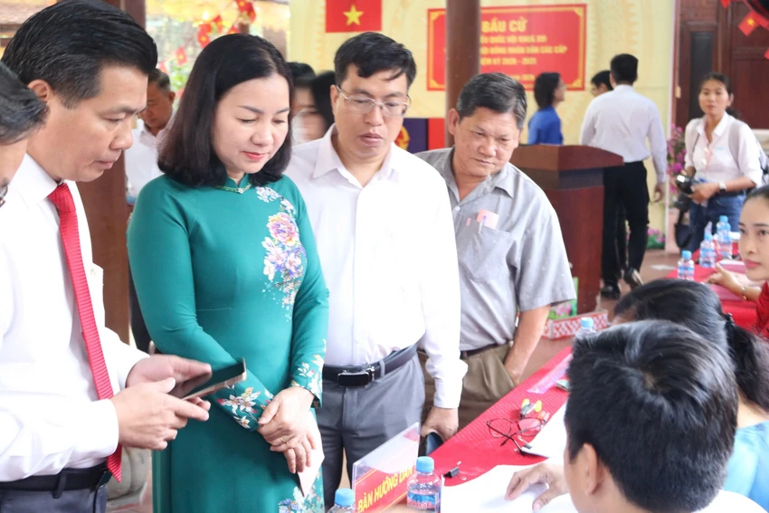 truong-thi-bich-hanh-pham-hai-2.jpg