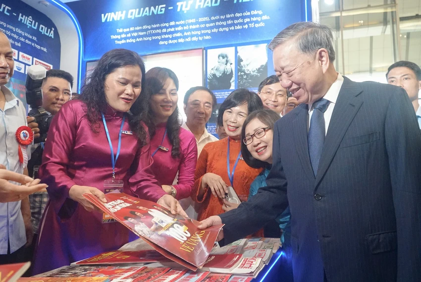 ban-bi-thu-den-nam-2030-hinh-thanh-cac-tap-doan-xuat-ban-truyen-thong-chu-luc-quoc-gia-.jpg