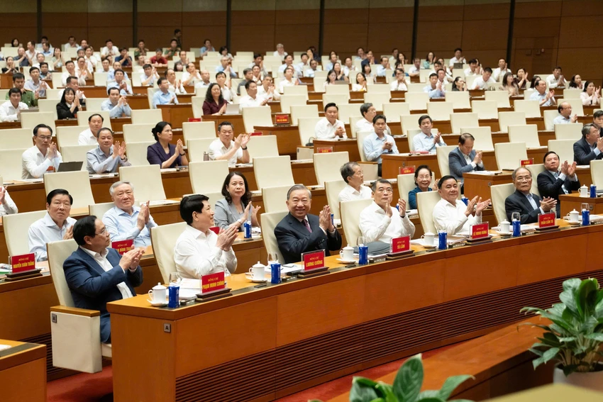 nhung-noi-dung-co-ban-cua-quy-dinh-ve-cong-tac-chinh-tri-tu-tuong-trong-dang.jpg