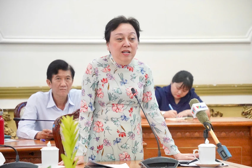 pham-khanh-phong-lan.jpg