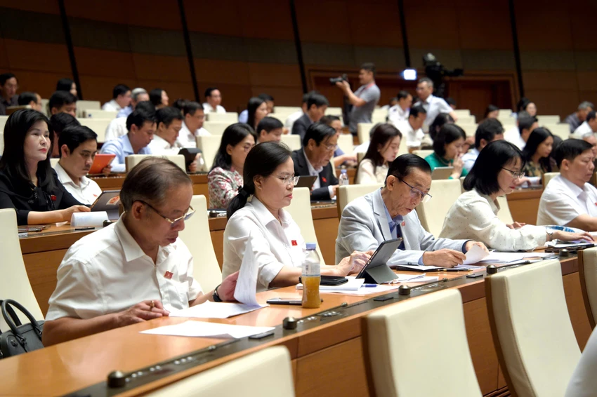 quoc-hoi-sap-go-nut-that-cho-cho-hang-nghin-du-an-ton-dong-thao-luan-ve-thanh-lap-tp-dong-nai.jpg