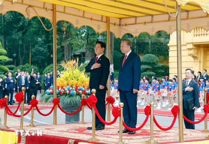 toan-canh-le-don-tong-thong-han-quoc-va-phu-nhan-tham-cap-nha-nuoc-toi-viet-nam-5.jpg