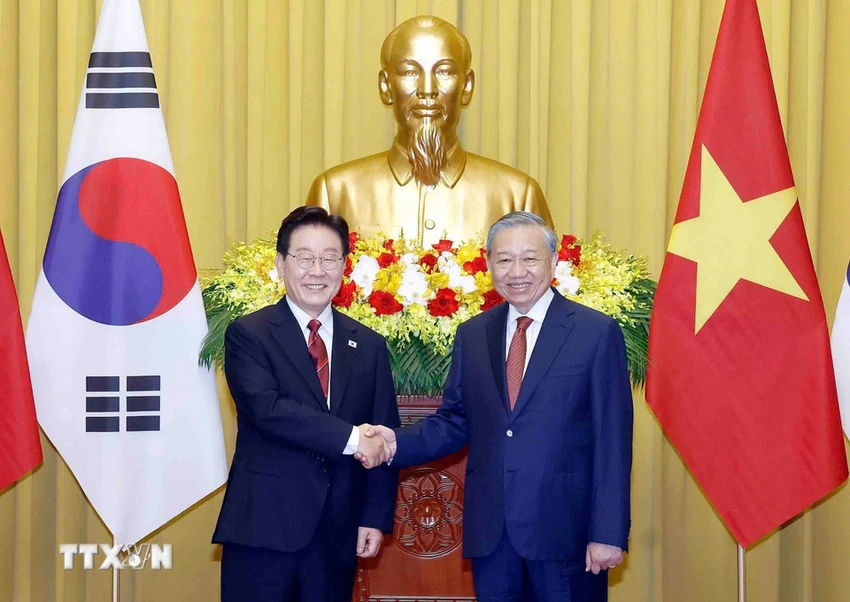 toan-canh-le-don-tong-thong-han-quoc-va-phu-nhan-tham-cap-nha-nuoc-toi-viet-nam-6.jpg
