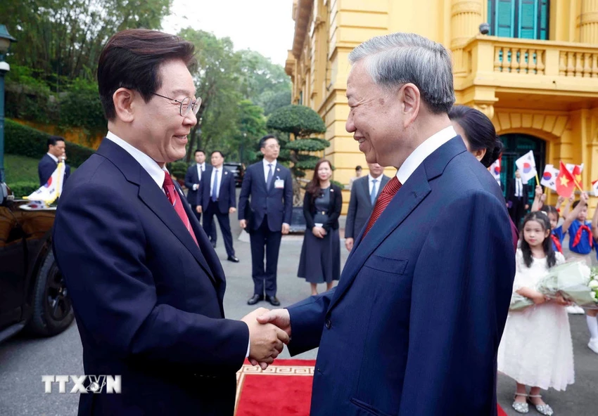 toan-canh-le-don-tong-thong-han-quoc-va-phu-nhan-tham-cap-nha-nuoc-toi-viet-nam-7.jpg