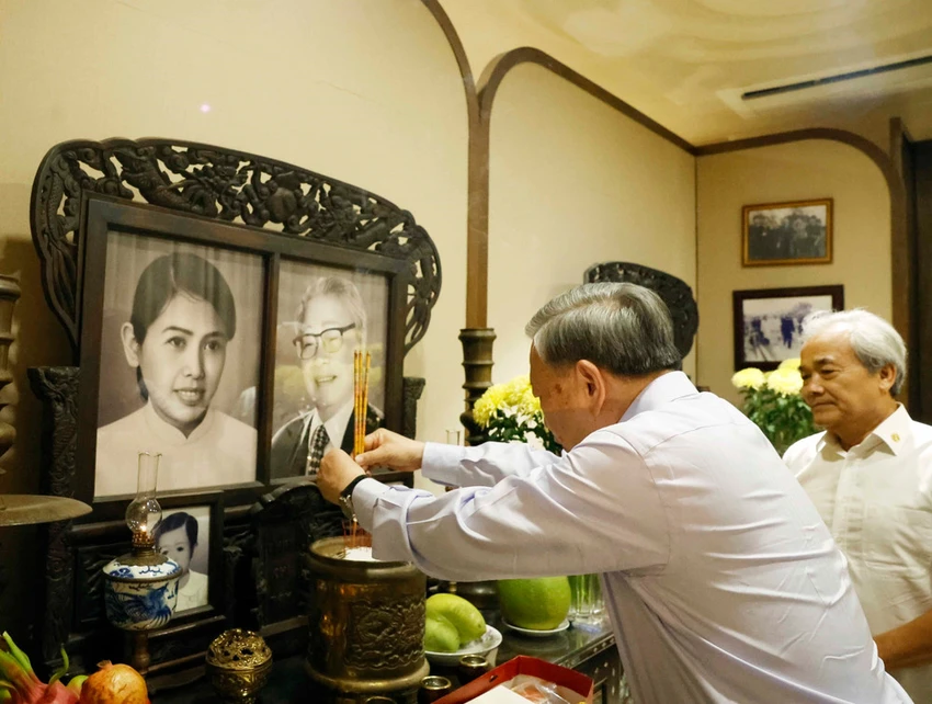 tong-bi-thu-chu-tich-nuoc-to-lam-dang-huong-tuong-nho-cac-lanh-dao-tien-boi-tai-tp-hcm-ttxvn-1.jpg