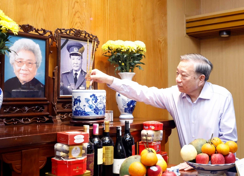 tong-bi-thu-chu-tich-nuoc-to-lam-dang-huong-tuong-nho-cac-lanh-dao-tien-boi-tai-tp-hcm-ttxvn-2.jpg