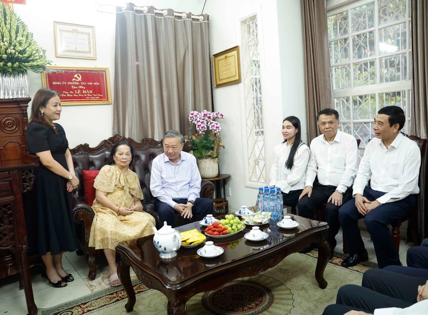 tong-bi-thu-chu-tich-nuoc-to-lam-dang-huong-tuong-nho-cac-lanh-dao-tien-boi-tai-tp-hcm-ttxvn-6.jpg