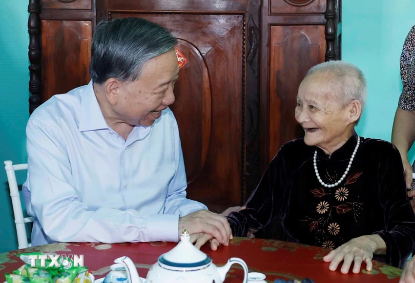 tong-bi-thu-chu-tich-nuoc-to-lam-tham-me-viet-nam-anh-hung-2.jpg
