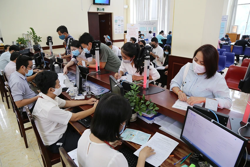 Từ tháng 6-2022, có tám vị trí công tác tổ chức cán bộ phải thực hiện định kỳ chuyển đổi. Ảnh: HOÀNG GIANG Từ tháng 6-2022, có tám vị trí công tác tổ chức cán bộ phải thực hiện định kỳ chuyển đổi. Ảnh: HOÀNG GIANG