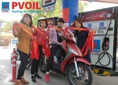 Đổ xăng, bất ngờ nhận băng đeo, stick dán cổ vũ U22 Việt Nam